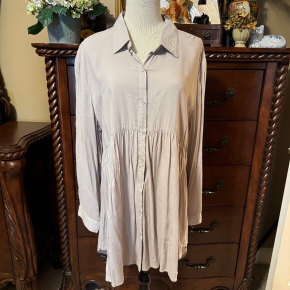 Umgee Tops - UMGEE Gray Baby Doll Style Button Down Top NWT